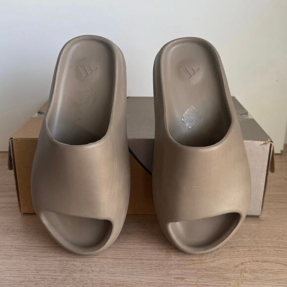 Adidas Yeezy Slide Pure Beige Tan Men Sandals- SZ 8 - Picture 1 of 10